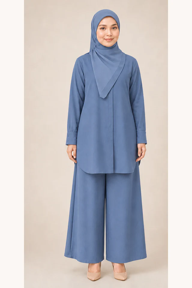 Pandangan hadapan Set Elora Muslimah warna Denim Blue.